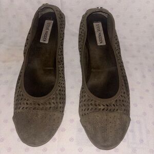 Steve Madden. Taupe Perforated Flats. Size 9.5